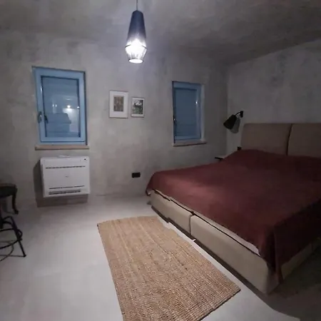 Casa Jovanin ヴィラ リヴァデ